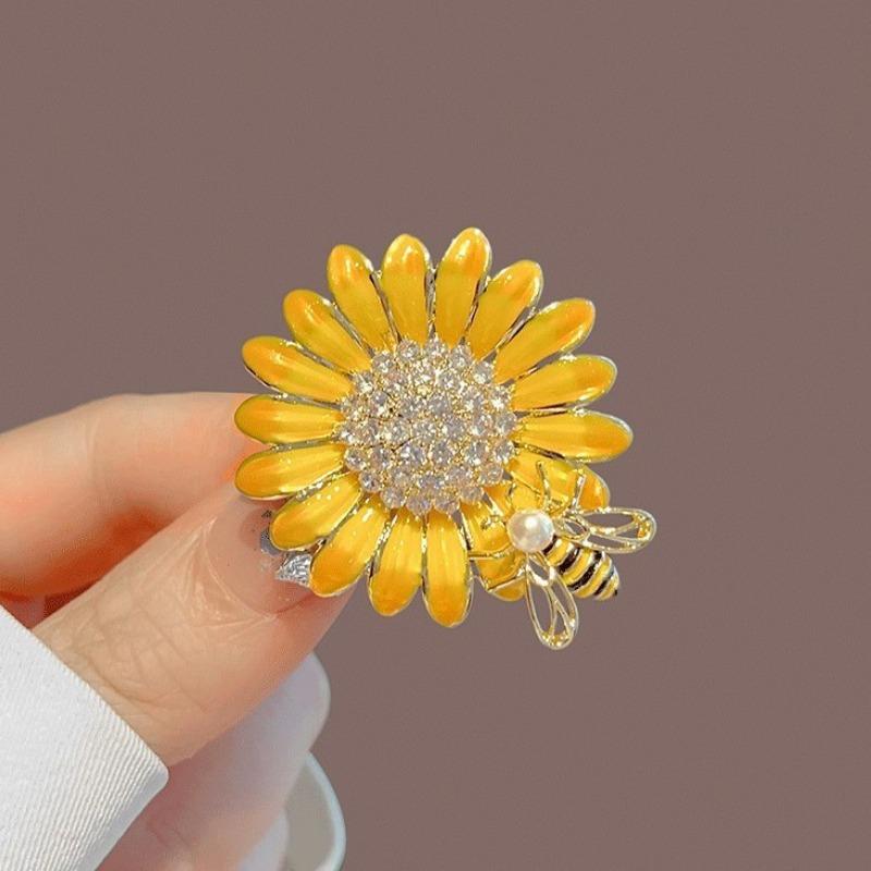 Sweet Cute Cherry Brooch Exquisite All-match Personalized Pin Cheongsam Skirt Suit Coat Accessories Gift