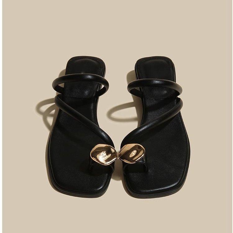 Wearing French thick heel toe slippers female 2025 summer new one word with fairy style with skirt fashion sandals