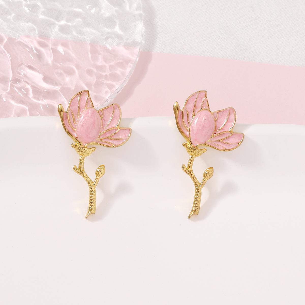 

Cold and elegant flower-patterned oil and gas quality fashionable, light luxury and versatile earrings and accessories