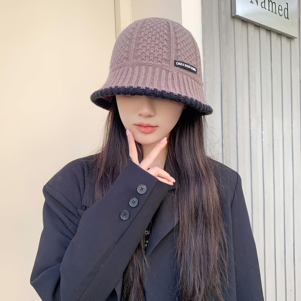 Autumn and Winter Women's Warm Water Bucket Fisherman Hat Looks Small and Covers the Face, Retro Versatile Basin Hat Suitable for Outdoor Travel