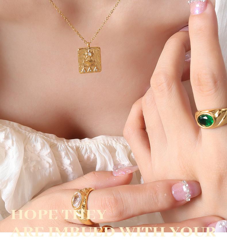European-Style Personalized Zircon Pendant Necklace In 18K Gold-Plated Titanium Steel Clavicle Chain
