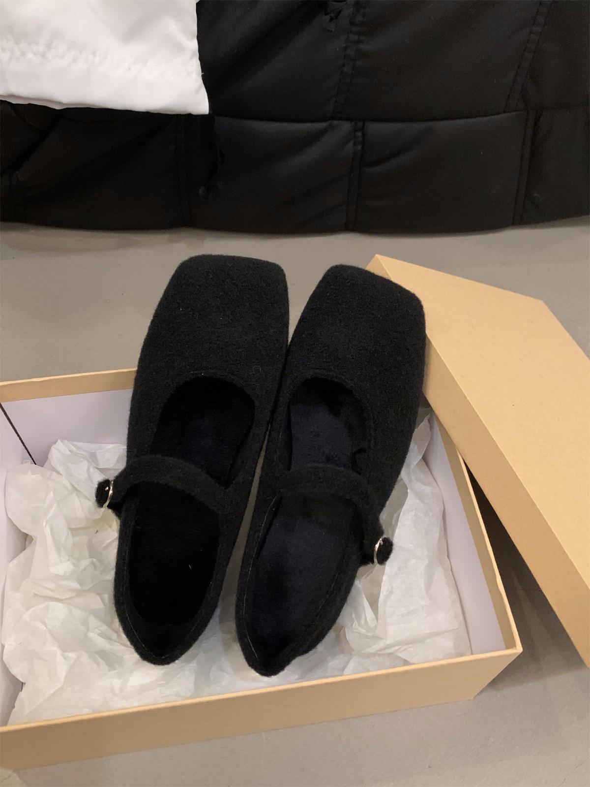 

Корейская версия женских туфель Мэри Джейн на плоской подошве, новые осенне-зимние черные нежные универсальные туфли из плюша 2024 года 40 чёрный