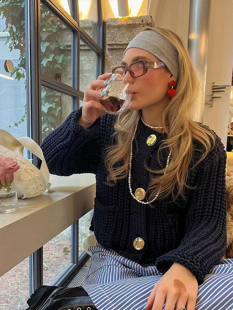 Elegantní jednobarevná háčkovaná vlněná vesta pro ženy Šik jednořadé zapínání s kulatým výstřihem kapsy Pletená vesta 2024 Podzim Dámská High Streetwear