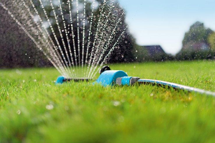 ECONOMIC OSCILLATING SPRINKLER - C 52-071