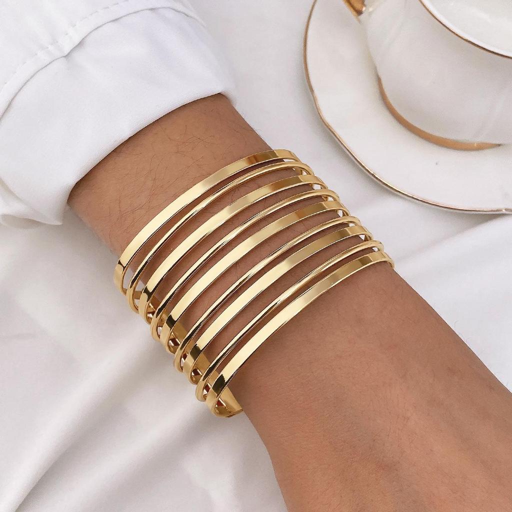 European-American Trendy Wide-Face Cuff Bracelet: Elegant, Smooth Metal, Multi-Layered, High-End Design.