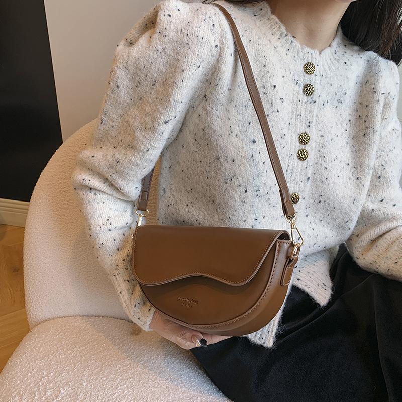 Textured Small Bag Women's 2025 New Popular Retro Versatile Messenger Bag Fashionable Shoulder Underarm Bag Small Square Bag Tide