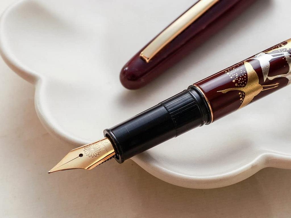 WANCHER Kuretake Modern Tsuruju Crane Fountain Limited Edition Medium Maki-e Pen, (M Nib, Red)