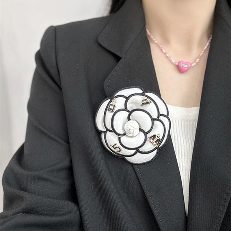 Korean Trendy Camellia Corsage Brooch Elegant Simple Tie Brooches Shirt Brooch Clothes Collar Pins Women Jewelry Accessories
