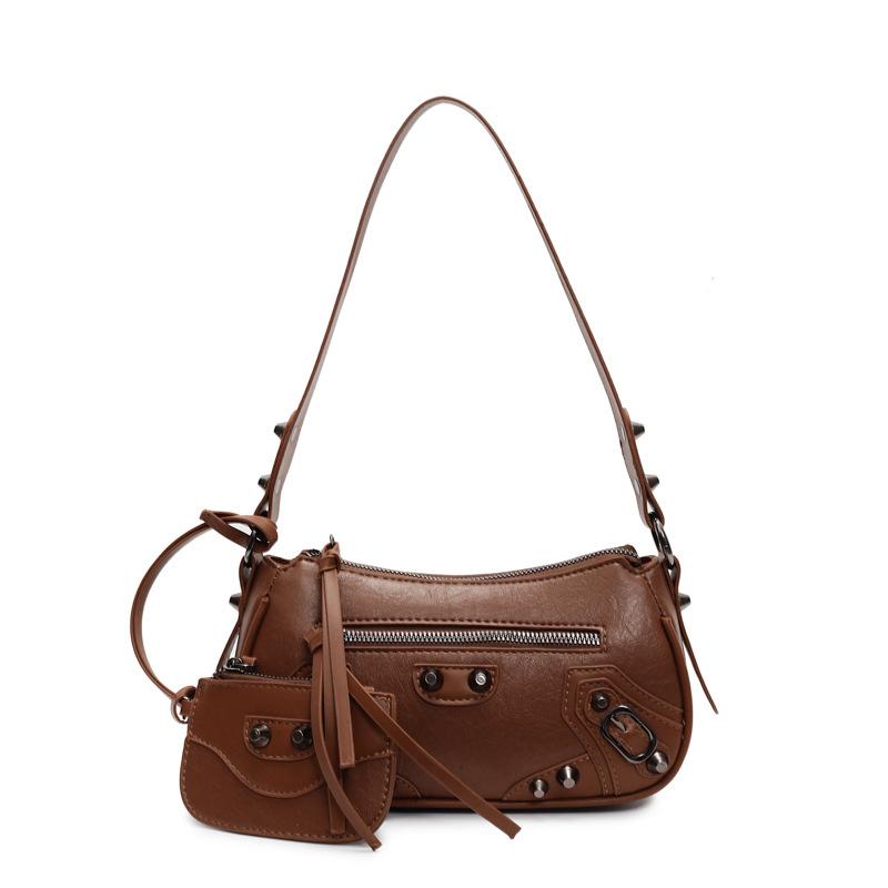 Niche design simple fashion rivet shoulder bag women's winter new retro messenger women's bag