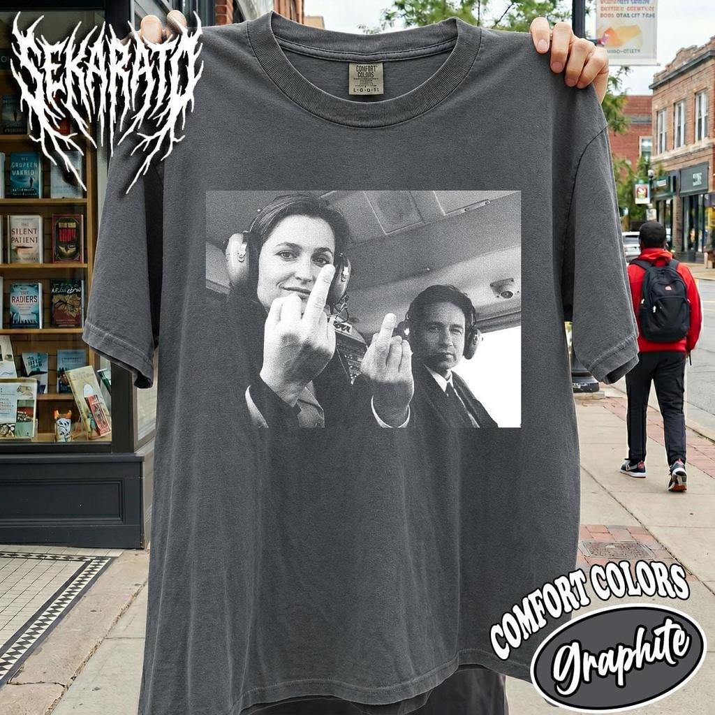 Vintage The X Files Shirt Dana Scully Fox Mulder Middle Finger Tee Comfort Colors 90s TV Show Graphic T-Shirt Edgy Sci Fi Horror Gift
