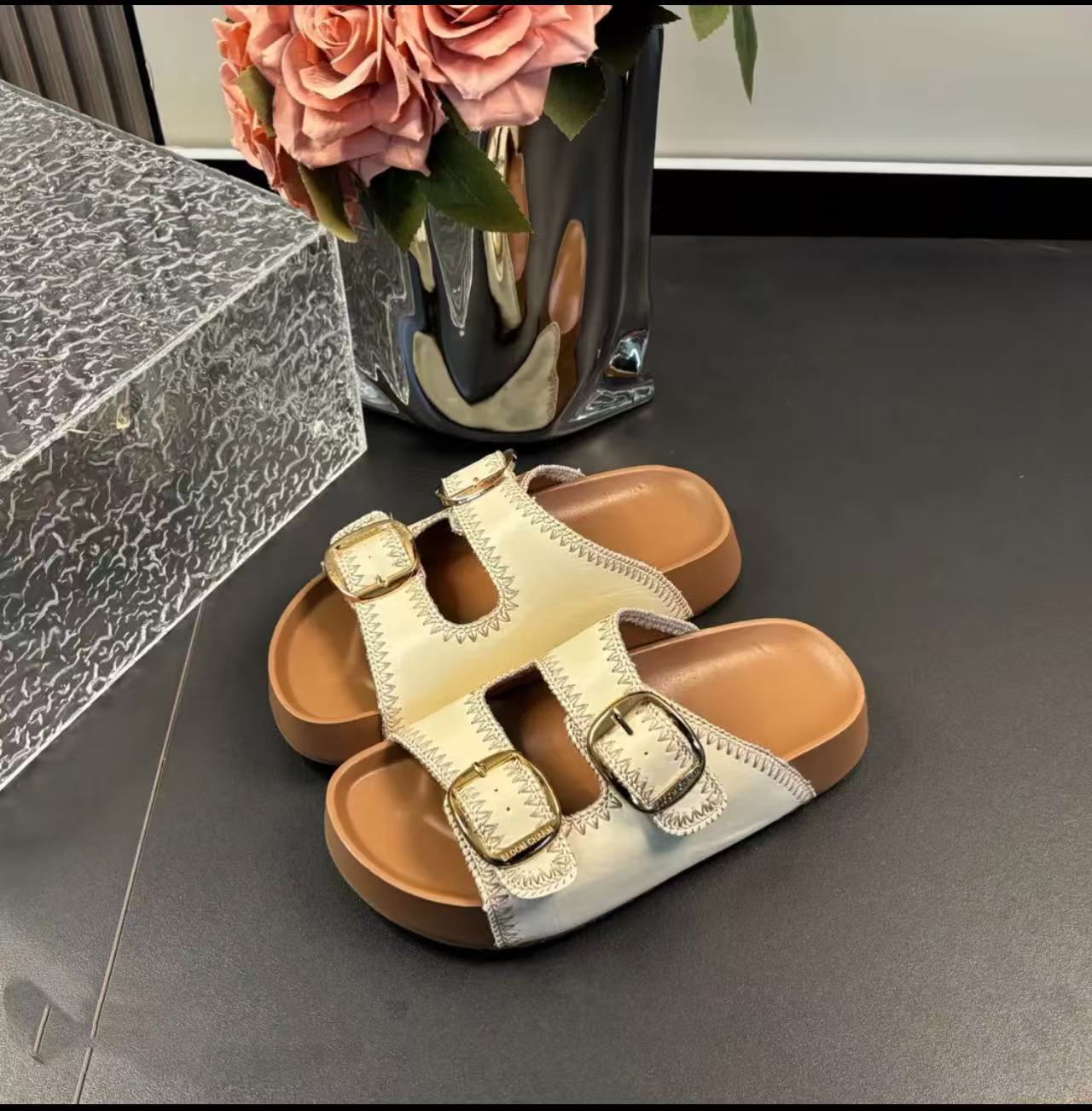 

Fashion and comfortable platform slippers women s 2025 summer new outer wear Boken shoes heightened non-slip one-word slippers 35