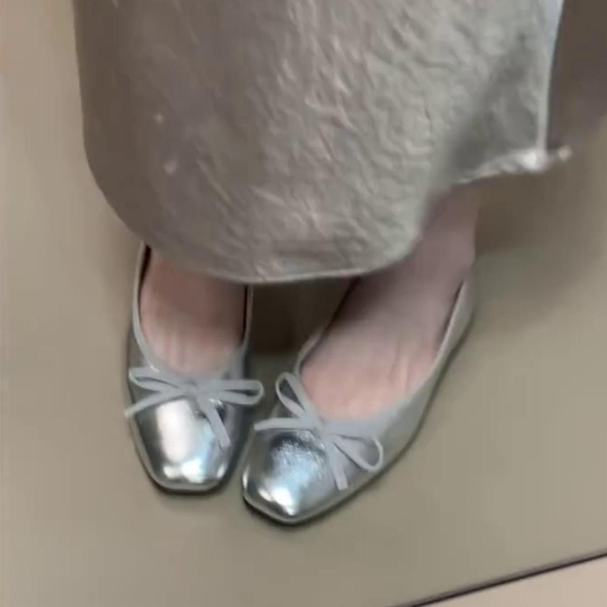 

Sheepskin version~ Square head soft leather according to daily commuting versatile summer bow low heel soft sole comfortable shallow mouth single shoe 35 серебряный