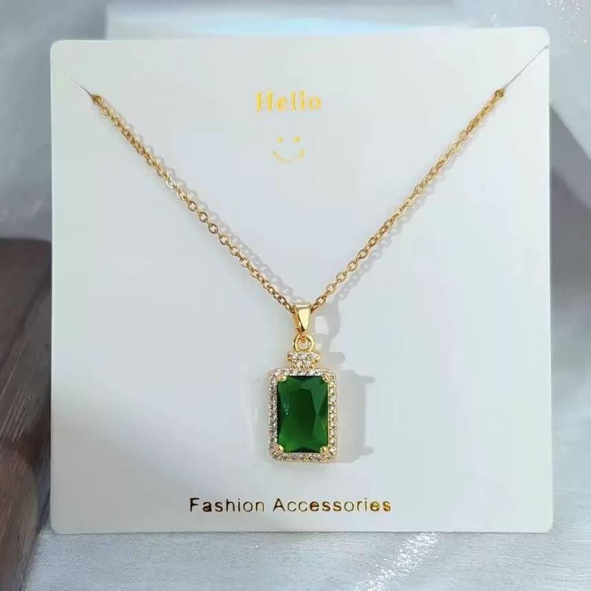 Vintage Titanium Steel Women's Pearl Pendant Necklace - Light Luxury Clavicle Chain