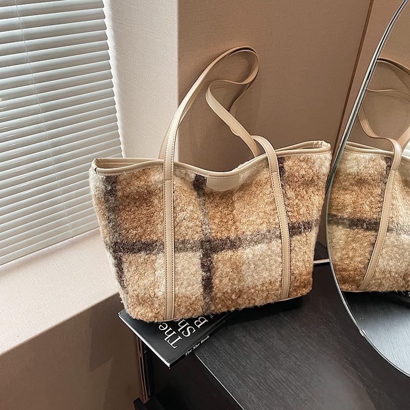 Autumn and Winter Large-capacity Woolen Bag Women's New Commuting Versatile Shoulder Bag Going Out To Work Tote Bag