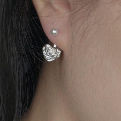 POSTLUDE [SILVER] PEARL DROP ROSE EARRINGS