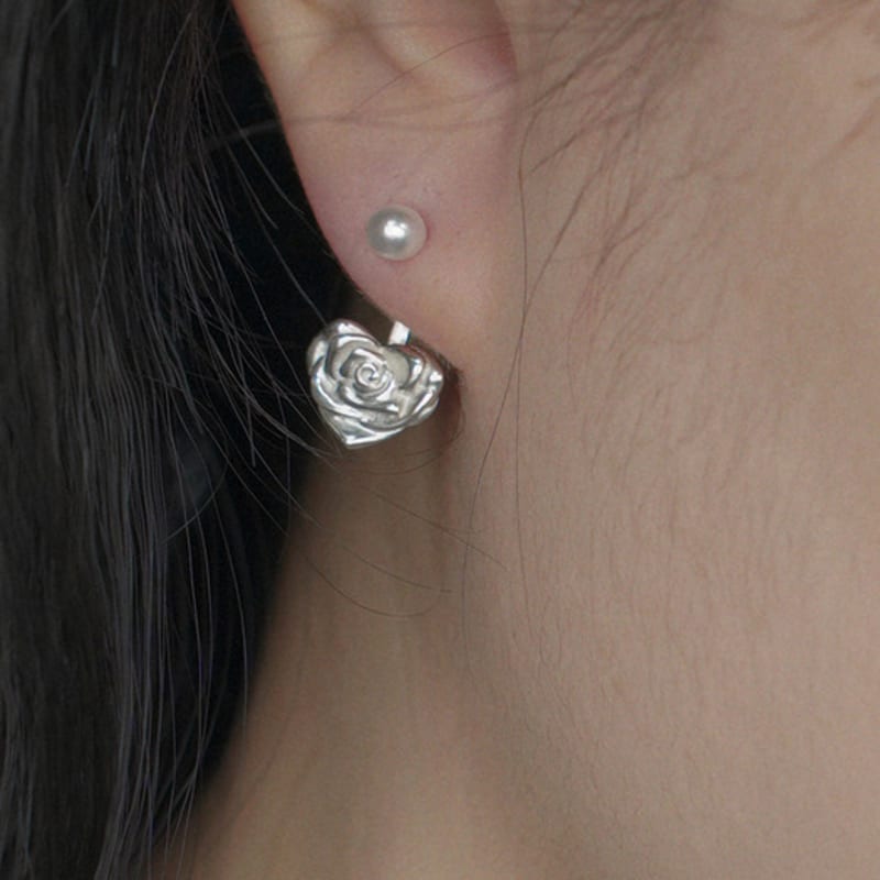 POSTLUDE [SILVER] PEARL DROP ROSE EARRINGS