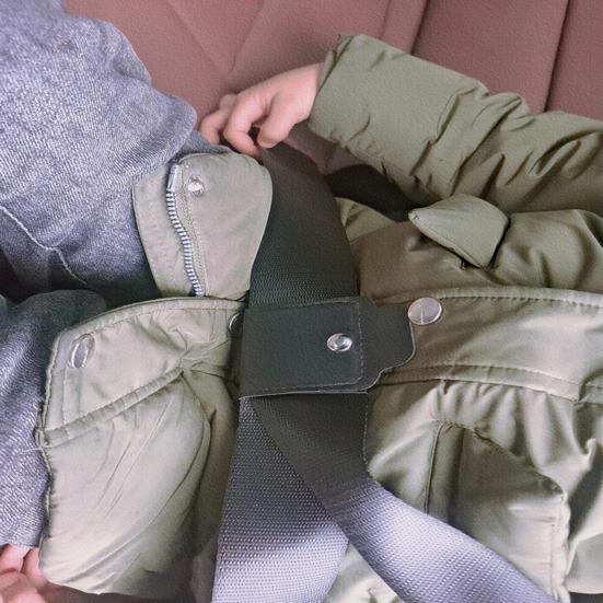 Yousheng Car Seat Belt Adjuster for Kids Adults Soft Faux Leather Shoulder Pad with Clip Universal Seat Belt Buckle for Comfort And Neck Protection