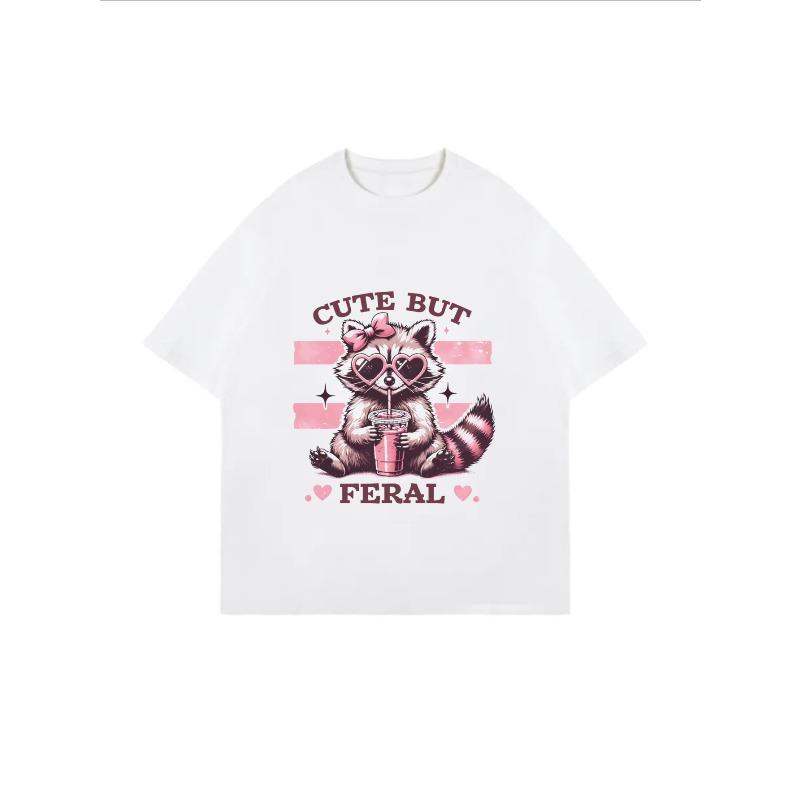 Süßes, aber wildes Waschbär-Grafik-T-Shirt Weiß Süßer Waschbär mit rosa Schleife und Herz-Sonnenbrille trinkt Smoothie Aufdruck Lässiges Sommer-Oberteil für Damen