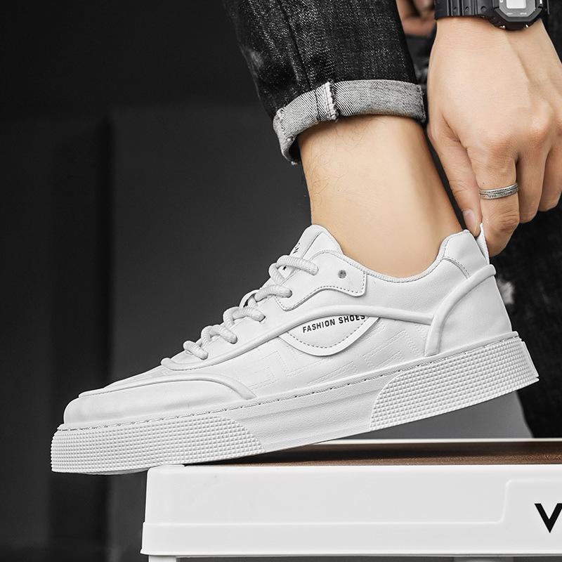 Pantofi de toamnă pentru bărbați 2024 noi pantofi albi mici la modă cu talpă joasă pantofi de bord la modă pentru bărbați pantofi sport respirabili și confortabili la modă stil Hong Kong
