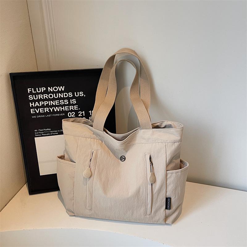 Large-capacity solid color women's bag winter new simple outdoor bag commuter high-value shoulder bag