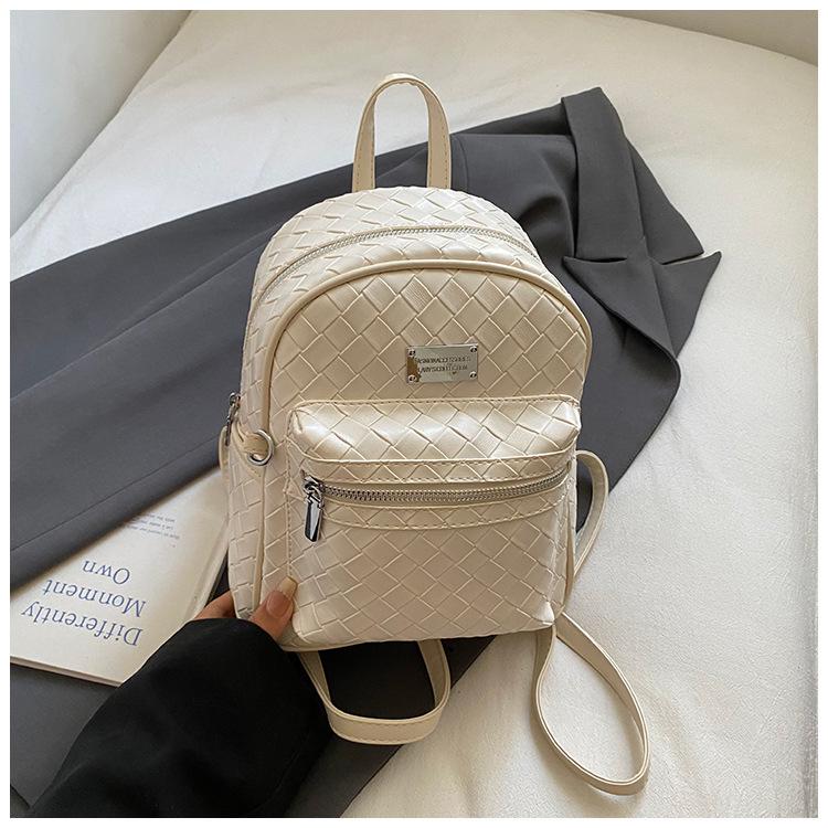 Schoolbag1011 new summer simple large-capacity backpack light travel bag Korean version fashion soft leather backpack women
