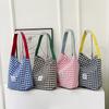 Sommer trendige Mode frische große Kapazität Einkaufstasche Frauen 2024 beliebte neue karierte Unterarm-Umhängetasche