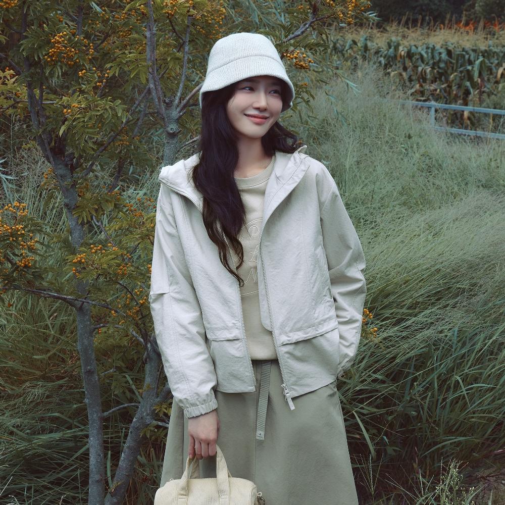 [Snowpeak] Women s Lettering Semi-Crop Sweatshirt Beige (S25FWFHT63) 85(S)