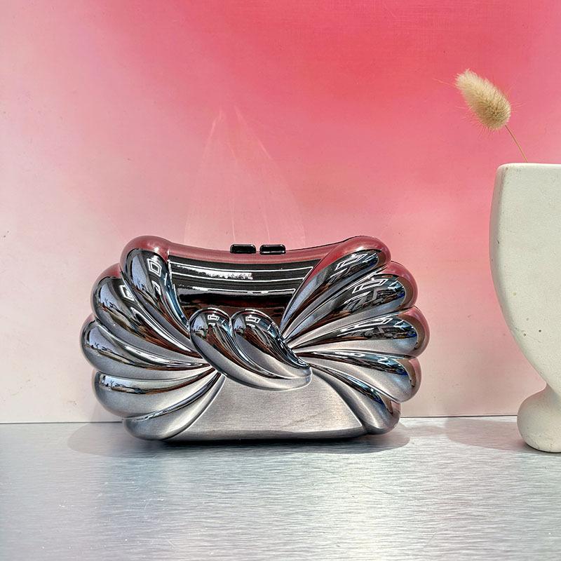 

Glossy metal design acrylic bag, wing-shaped personalized locomotive box bag, messenger bag in hand. темно-серого