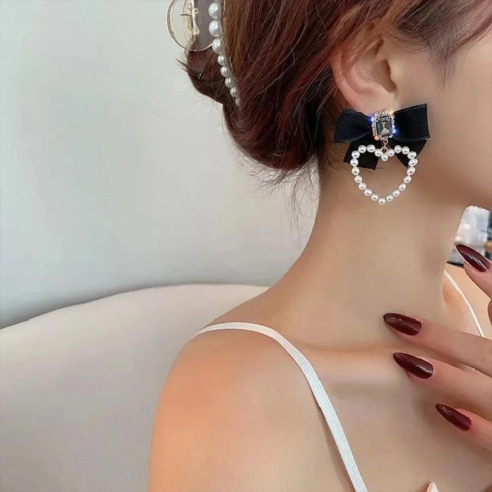 Vintage Charme Schwarzer Schleifenknoten Steckerohrring für Damen Korea Mode Kristallperlen Schleife Herz Ohrringe Party Schmuck Zubehör