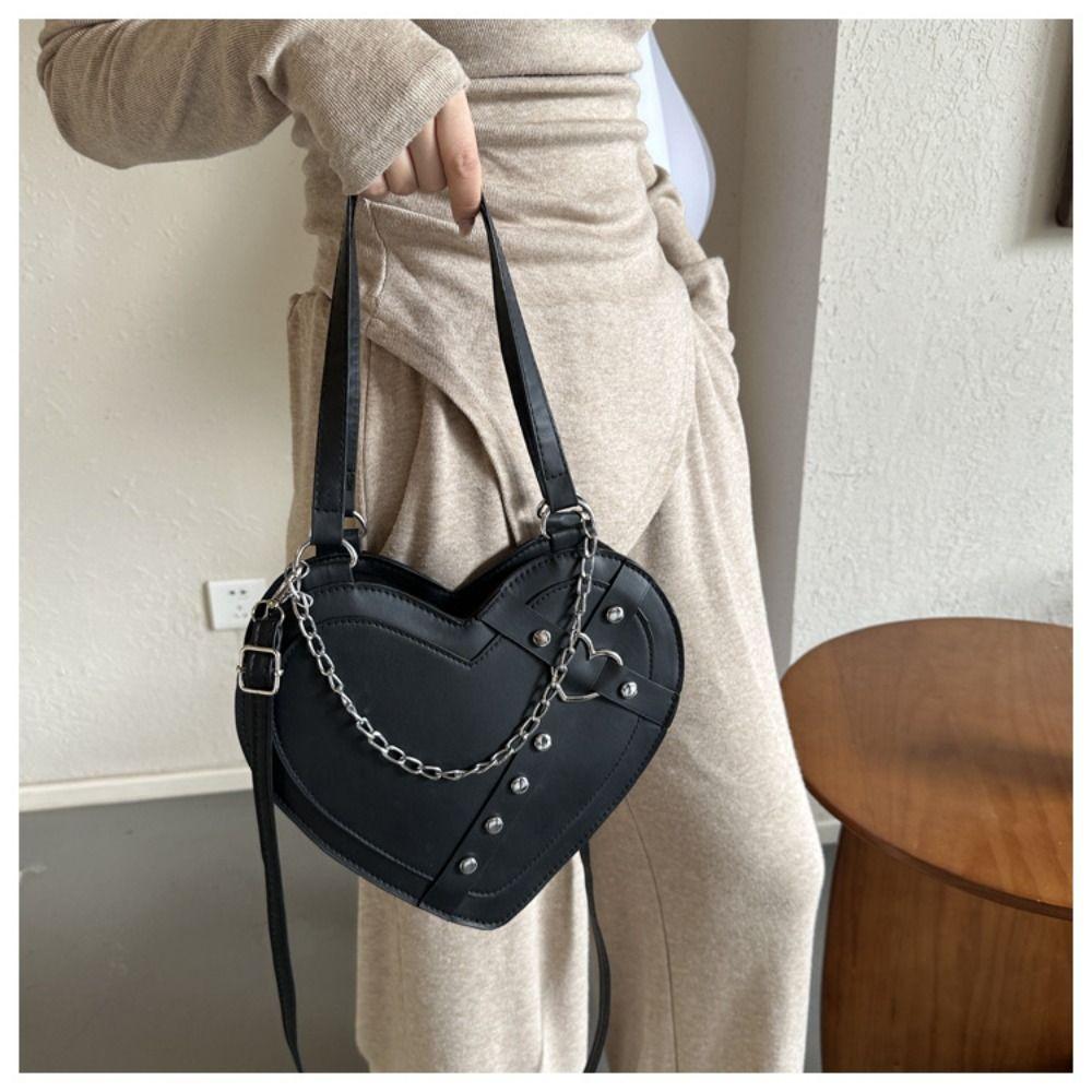 Modische PU-Leder Schwarze Umhängetasche Herzförmig Große Kapazität Damen Crossbody-Tasche Tragbare Ketten Nieten Handtasche Damen