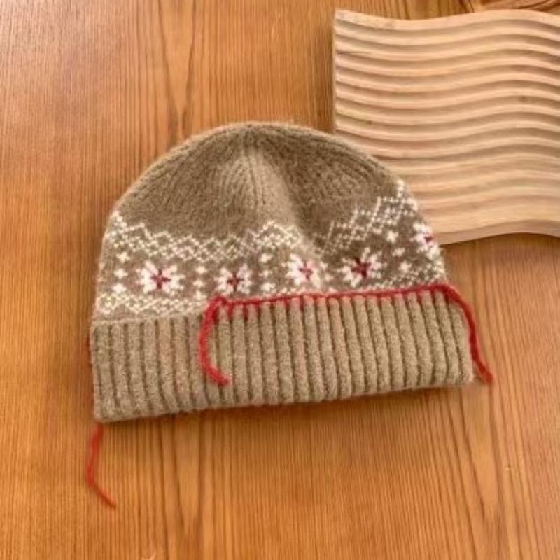 Snowflake Pattern Wool Hat Korean Contrasting Color Line Tassel Atmosphere Knitted Hat Warm In Winter To Show Off Your Face