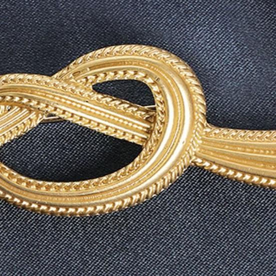 Brooch French Style Hollow Stainless Exquisite Vintage Solid Color Colorfast Luxury Bag Collar Scarf Hat Decoration Clothes Pin Lady Jewelry