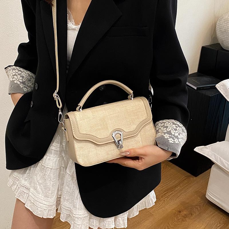 New fashion portable small square bag women's 2025 trendy versatile shoulder bag casual simple messenger women's bag