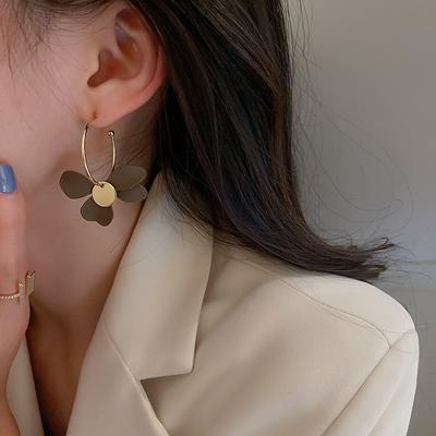 Silver Needle Simple Asymmetrical Contrasting Flower Stud Earrings European and American Ins Personality Advanced Temperament Earrings Women