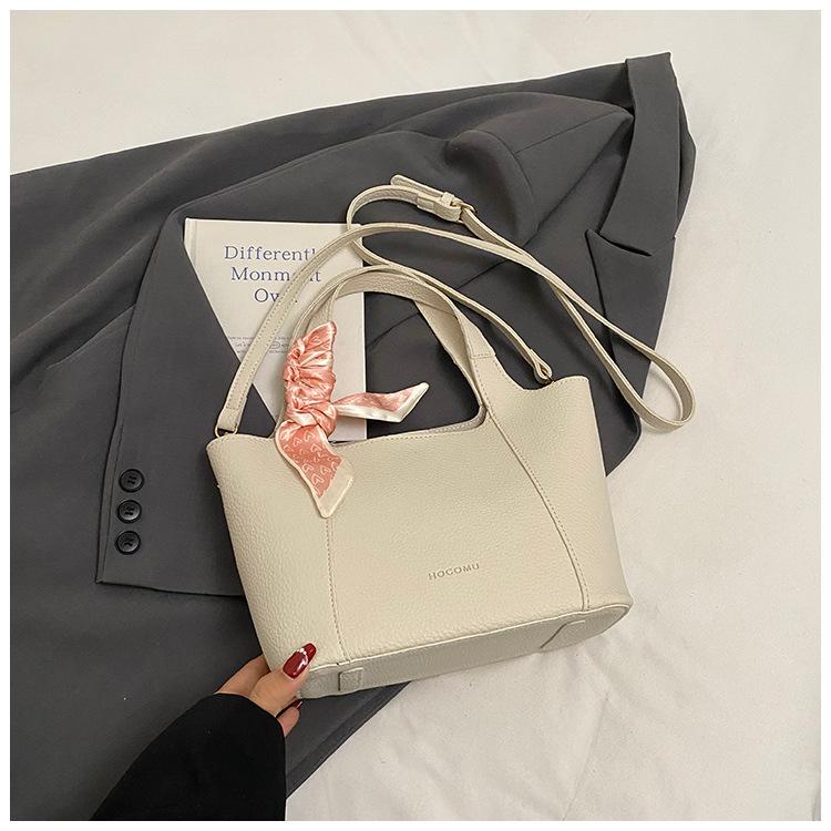 

Поездки на работу Универсальная сумка с высококачественной текстурой Женская новая нишевая дизайнерская повседневная сумка-ведро через плечо