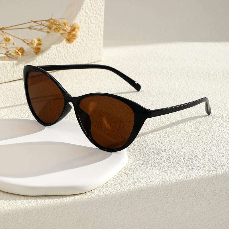 

Модные очки «кошачий глаз» для женщин Стильная черная пластиковая оправа с золотыми акцентами Декоративные линзы для повседневной носки