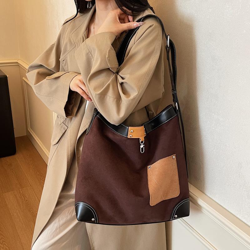 Retro Bag Women's Large Capacity 2025 New Autumn and Winter Versatile Simple Shoulder Bag Popular Commuter Tote Bag This Year