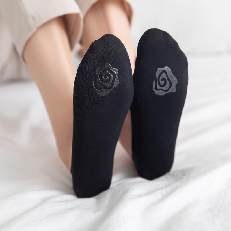 Plus Size 39-42 Women's Ice Silk Low-Cut Boat Socks: Summer Thin, Cotton Bottom, Silicone Non-Slip, Invisible.