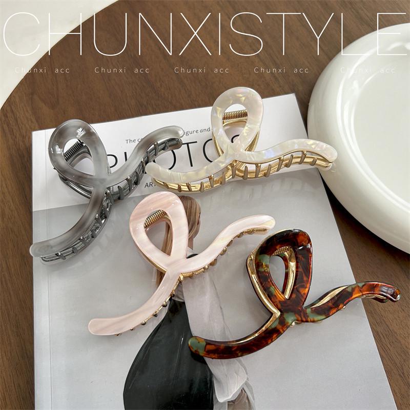 Luxury Women's Large Hair Claw Clip - New 2023 Celebrity Style Shark Headpiece