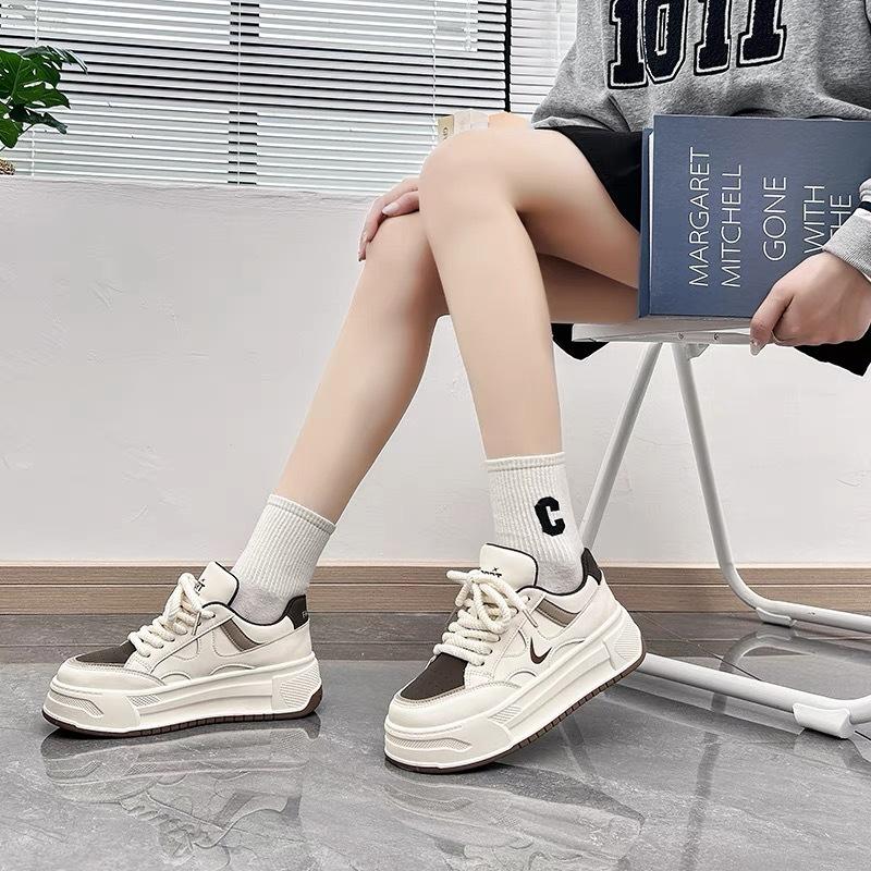 Hong Kong style versatile little white shoes women's high-end thick baseplate shoes 2025 autumn and winter new models German training comfortable cas