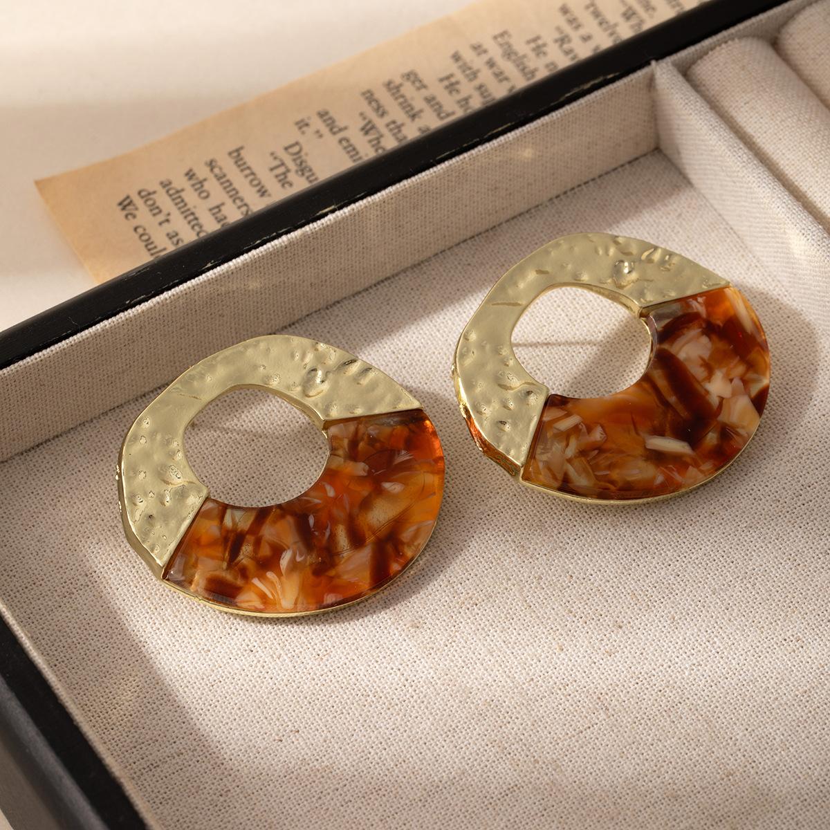 Золотые Стыкующиеся Круглые Растушеванные Уксуснокислые Преувеличенные Серьги-Гвоздики Янтарные Высококачественные Нишевые Серьги Женские