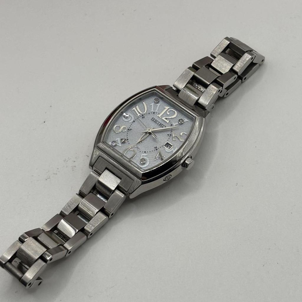 [USED] Working Seiko Seiko Lukia tonneau-shaped women's watch with radio-controlled solar watch and box.