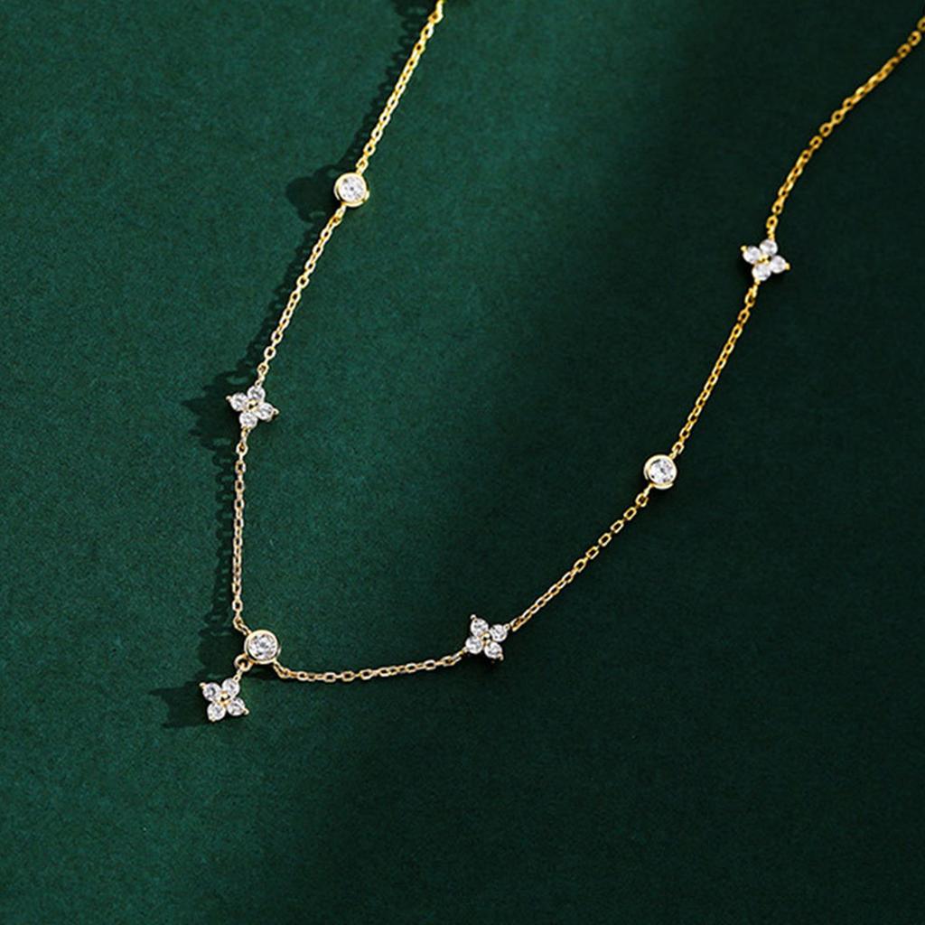 Sparkling Necklace Fashion Four Leaf Clover Pendant Necklace Neck Jewelry Perfect for Youthful Couple or Close Friend