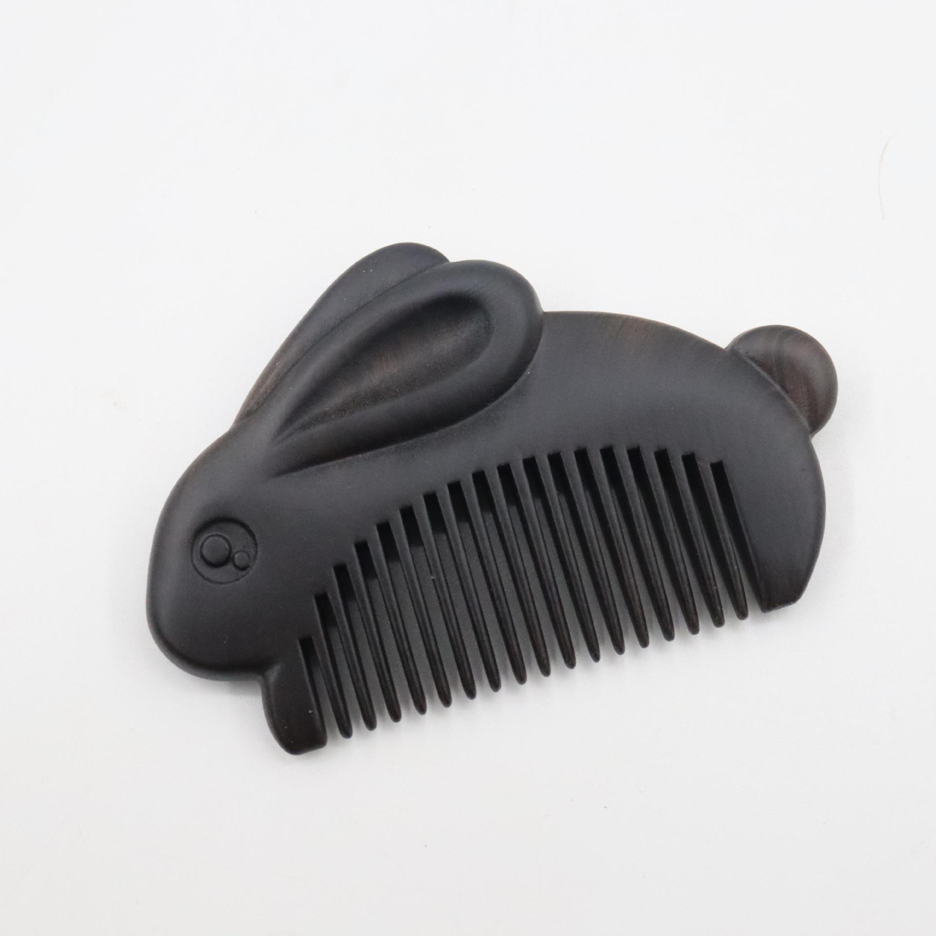 

Чэнь Гуйбао Расческа «Маленький кролик» для девочек, Портативная мультяшная расческа из сандалового дерева, Компактная для ношения в сумке.