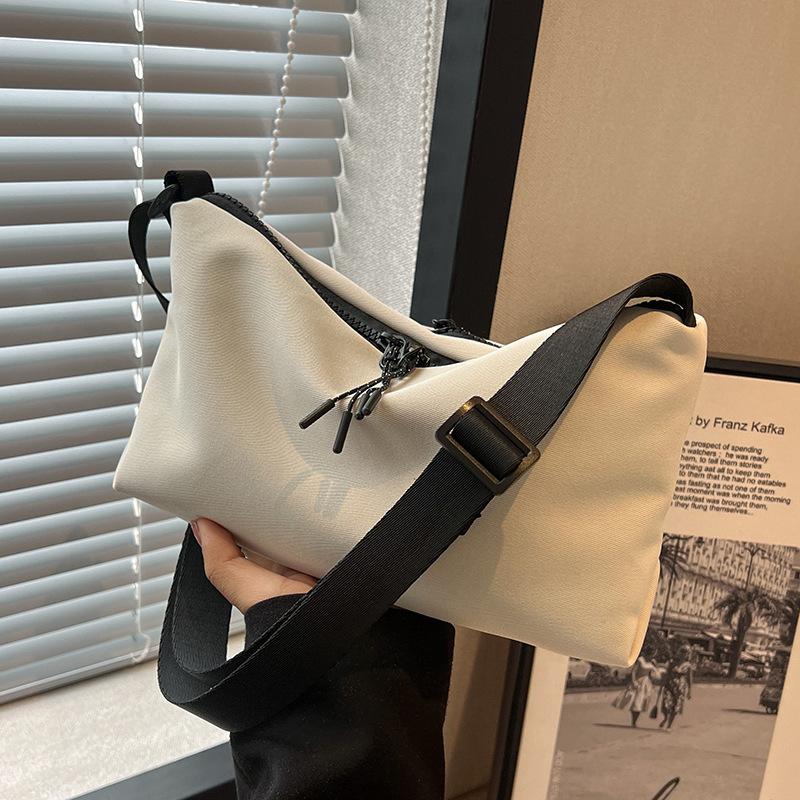 

Large-capacity bag women s summer versatile new high-end shoulder messenger bag popular texture pillow bag No specification белый