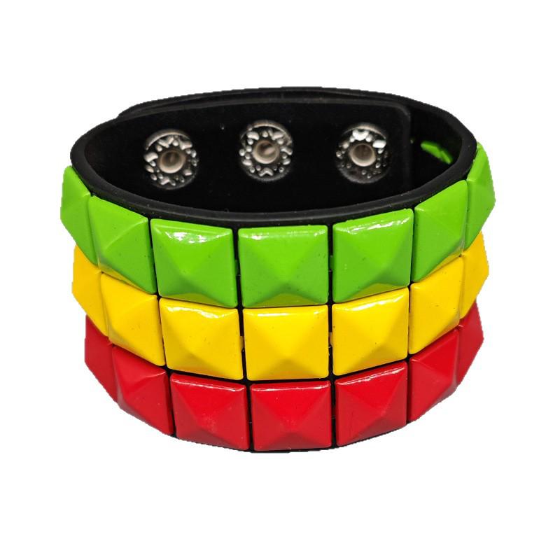 Europäisch-Amerikanisches Punk Niet Mehrfarbiges Lederarmband – Herren Breiter PU Armreif