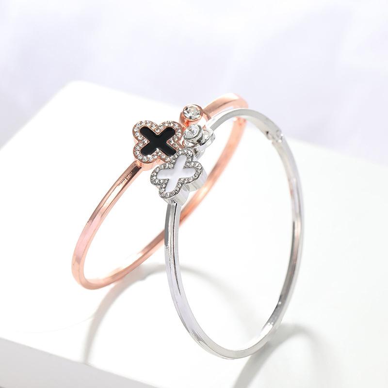 Браслет с бриллиантами в виде четырехлистного клевера — фото 4