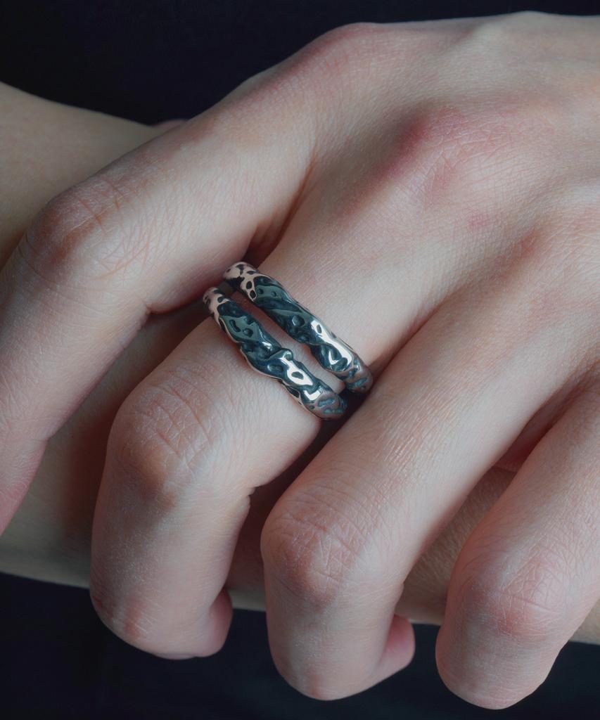Button Seoul Distressed Rock Cross Ring