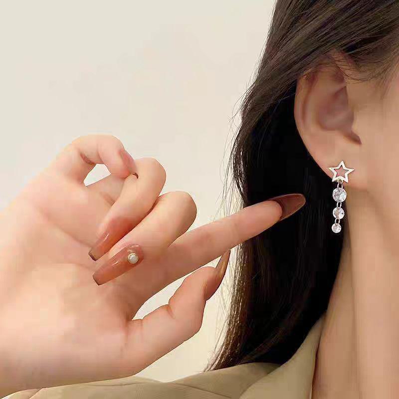 Knock and Shine: Exquisite Star Zircon Earrings for Women - Versatile Five-Pointed Design