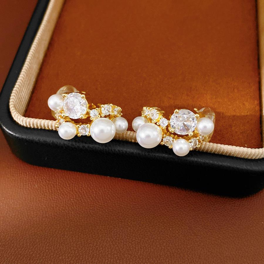 Exquisite Zircon Flower Pearl Ear Cuff: Luxurious and Versatile Earrings for Women